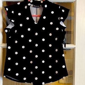 7thAvenue Black and White Ruffled Sleeveless Blouse